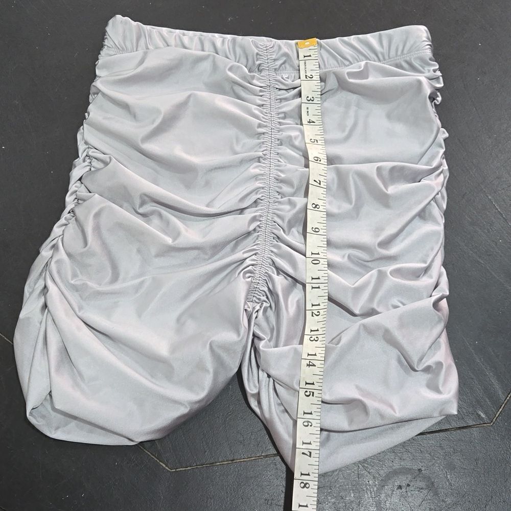 NWT.. GOOD AMERICAN.. silver bike shorts.. - Picture 9 of 9